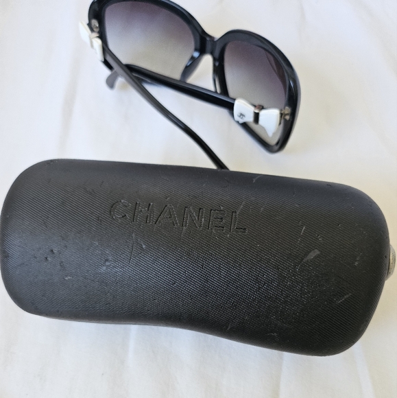 EUC Chanel White Bow Sunglasses - Picture 8 of 10